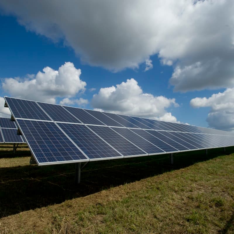 Rooftop solar panel array